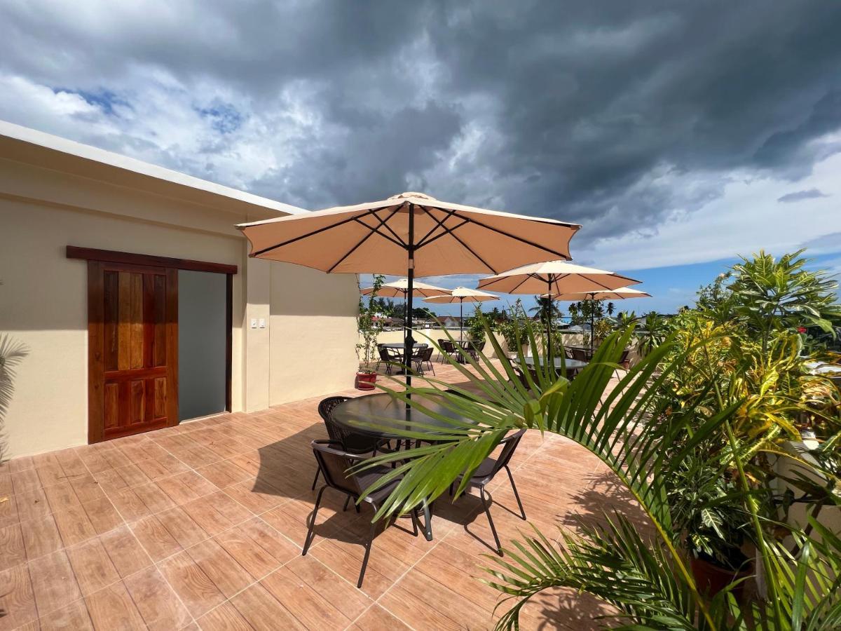 Rich-Vania Suites General Luna  Bagian luar foto