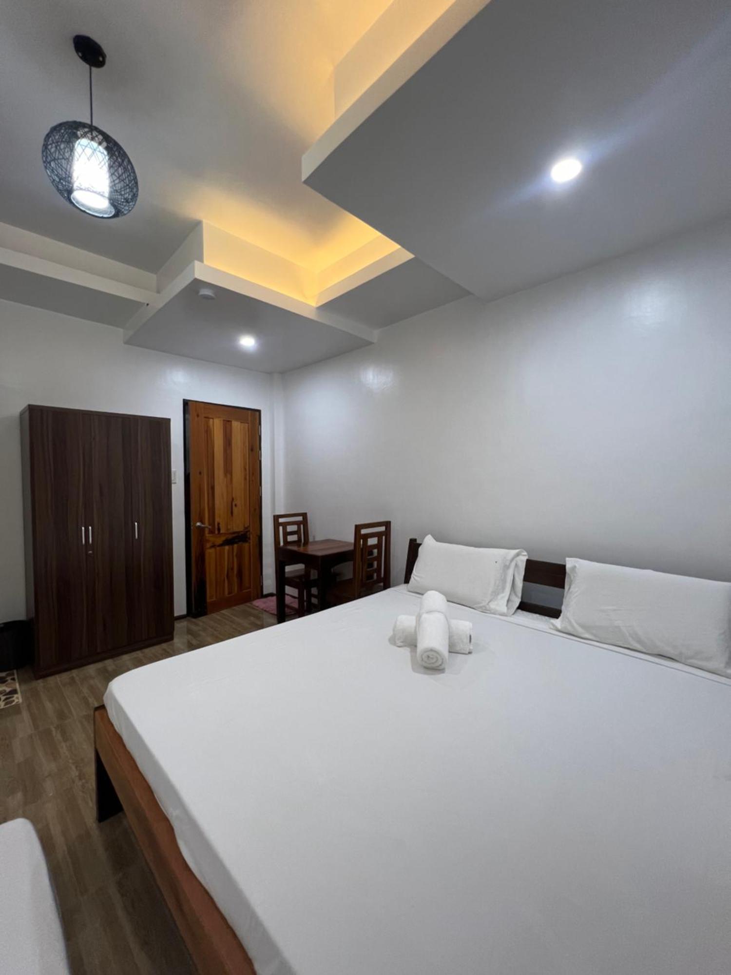 Rich-Vania Suites General Luna  Bagian luar foto