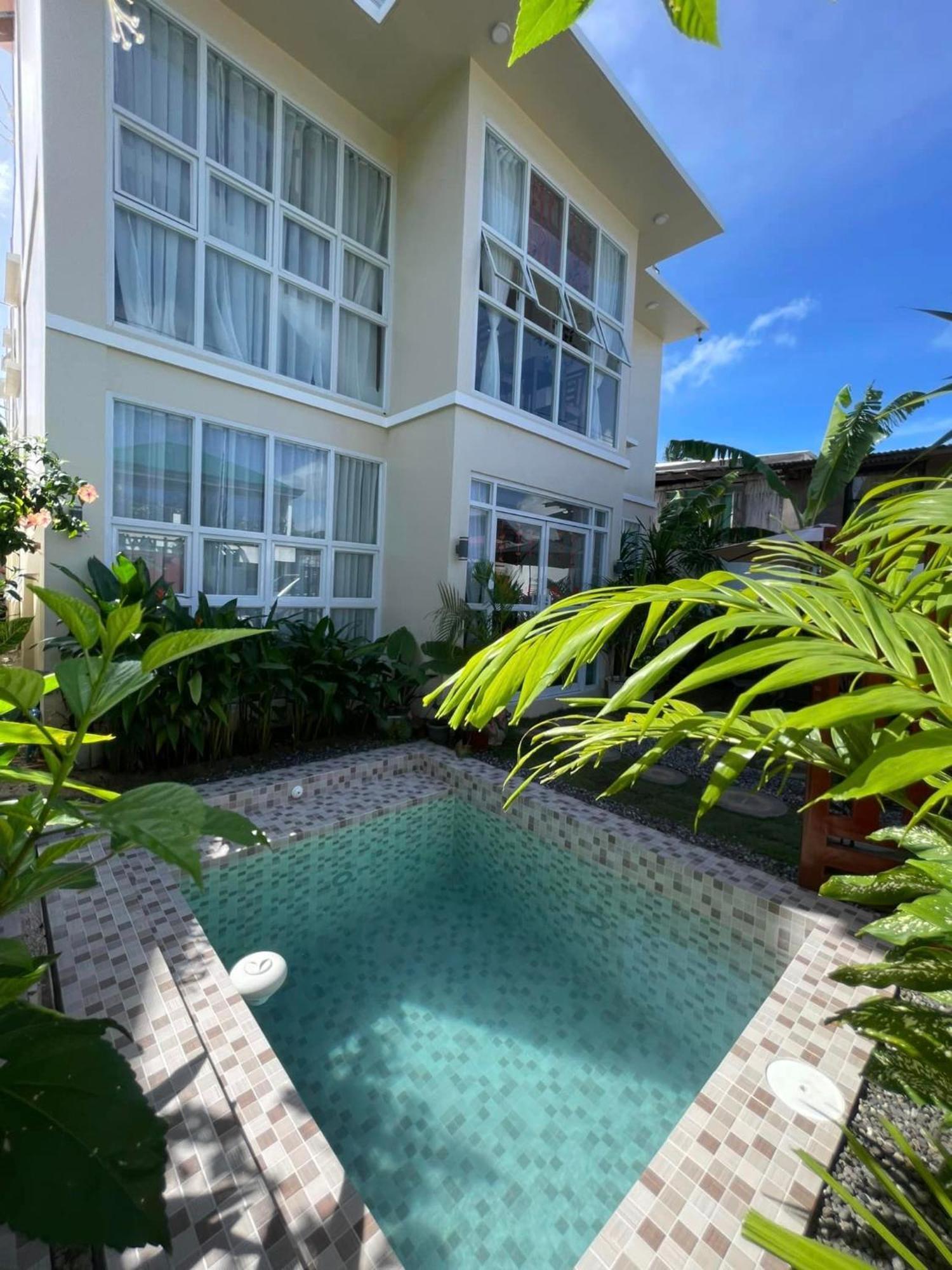 Rich-Vania Suites General Luna  Bagian luar foto